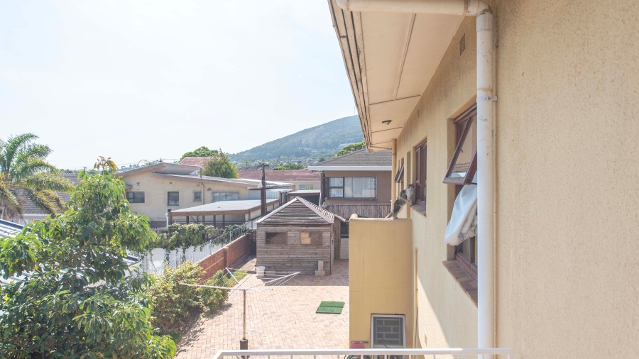 5 Bedroom Property for Sale in Avondale Western Cape